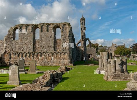 St andrews cathedral graveyard hi-res stock photography and images - Alamy