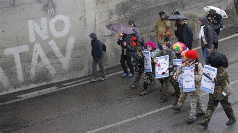 Quand le militantisme écologiste tombe dans lillégalité et scie la