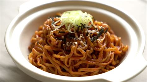 Korean Hot And Spicy Instant Noodles With Kimchi Stock Video At Vecteezy