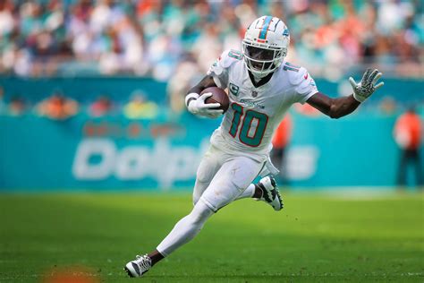 Dolphins Tyreek Hill Considered Day To Day With Ankle Injury Suffered