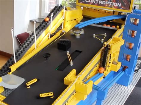 Un Incroyable Flipper Construit Avec Des Lego