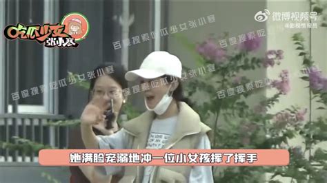 趙麗穎素顏現身街頭美到發光 她甜笑與小女孩互動母愛滿溢 上報 流行