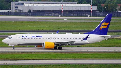 icelandair-livery-old - Air Data News