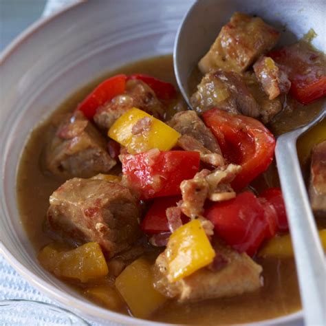 Schweinegulasch Mit Paprika Rezept ESSEN UND TRINKEN