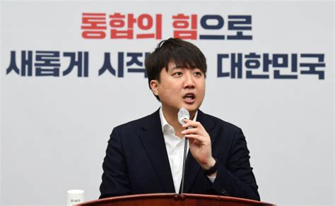 민주당 “이준석 성접대·증거인멸 교사 의혹 어물쩍 넘겨선 안돼” 서울신문