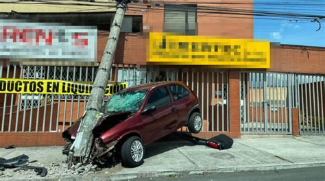 Auto Queda Incrustado En Poste Tras Choque Que Deja 3 Heridos El