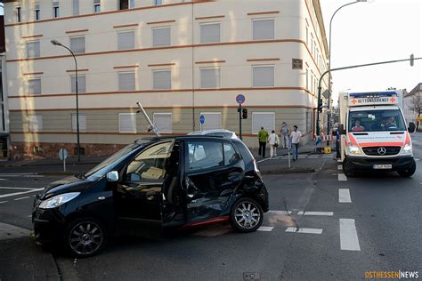 Unfall auf der Leipziger Straße Bei Rot über Ampel FULDA