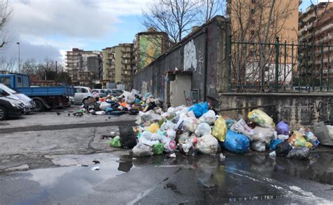 Napoli Nuova Emergenza Rifiuti A Pianura E Soccavo La Municipalit