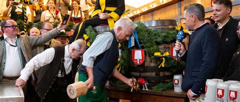 Ozapft is Münchner Oktoberfest offiziell eröffnet