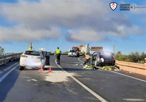 Dos Muertos Y Tres Heridos En Un Grave Accidente De Tráfico En