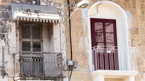 Alter Und Neue Balkon Mit T R Auf Der Mittelmeerinsel Malta Photos