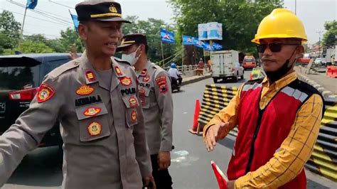 Poldir Polisi Hadir Bantu Urai Kemacetan Di Proyek Perbaikan Jembatan