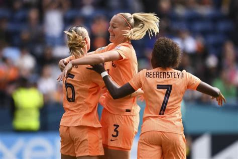 Oranje Leeuwinnen Scoren Zelfs In De Nacht Wat Een Triomf Veronica