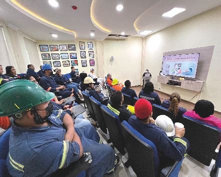 LOS COLABORADORES DE TALLERES INDUSTRIALES S A RECIBEN CHARLA DE