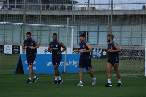 Com Permanência Indefinida Renato Não Aparece No Gramado Do Ct Em