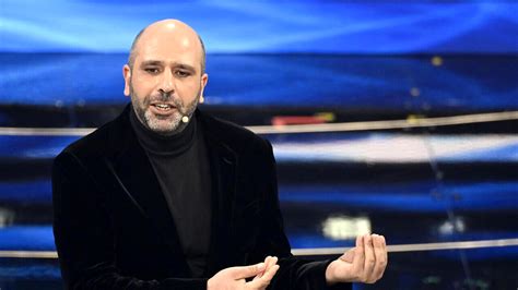 Checco Zalone A Sanremo Sul Palco Dell Ariston La Favola Lgbtq E La