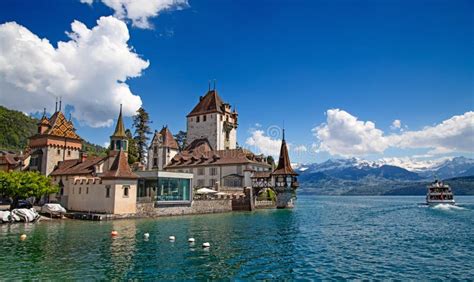oberhofen castle  lake thunersee  swiss alps switzerland stock