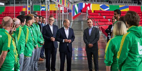 Bundeskanzler Scholz Besucht Allianz Arena Euro Deutschland