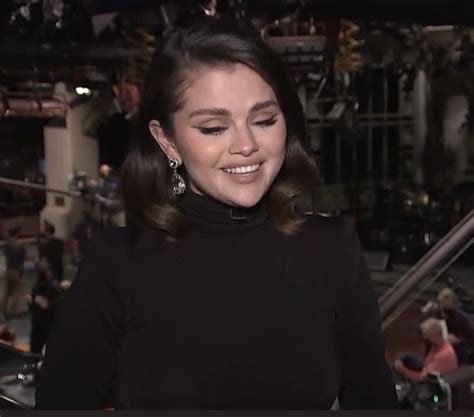 Selena Gomez Panosundaki Pin