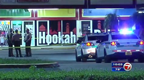 Teenager Fatally Shot In Sw Miami Dade Strip Mall Parking Lot Wsvn