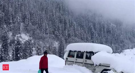 Fresh Snowfall In Kashmir Today Jammu Kashmir Fresh Snowfall Shuts