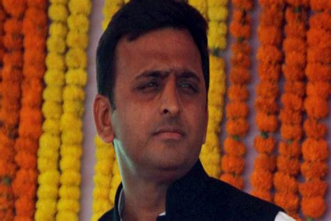 Sp Feud Akhilesh Yadav Avoids Uncle Shivpal In Up Assembly India