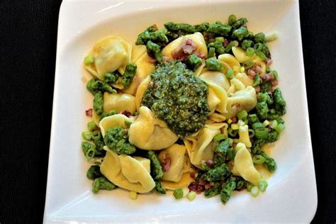 Tortellini Spätzle Pfanne mit Bärlauchpesto von Kräuterjule Chefkoch