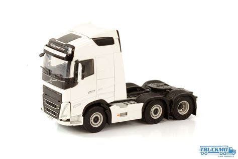 WSI White Line Volvo FH05 Globetrotter 6x2 TwinSteer 03 2042 TRUCKMO