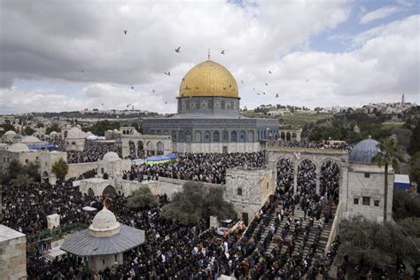 Mantan Tentara Israel Kembalikan Kunci Masjid Al Aqsa Setelah