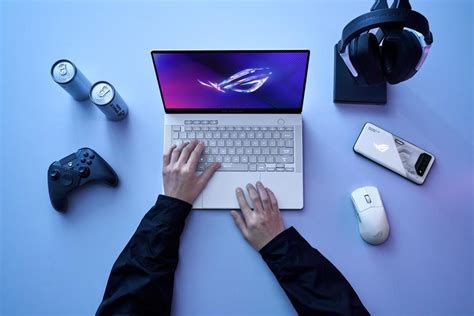 ces  redesigned asus rog zephyrus    oled panel sleek