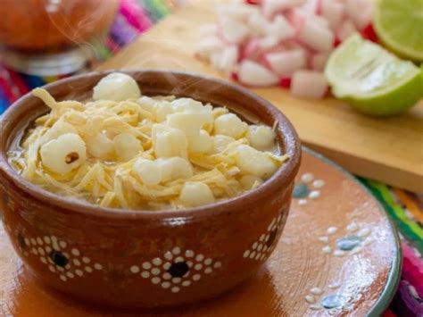 Pozole blanco un manjar mexicano que celebra la tradición y sabor