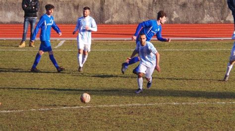 Tutto Il Calcio Locale Caronnese E Saronno Travolgenti Derby Alla