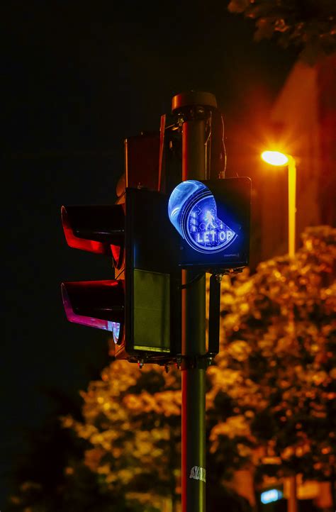 A traffic light sitting on the side of a road photo – Free X Image on