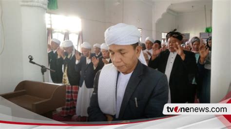 Salat Idul Fitri H Lebih Awal Ratusan Jamaah Tarekat