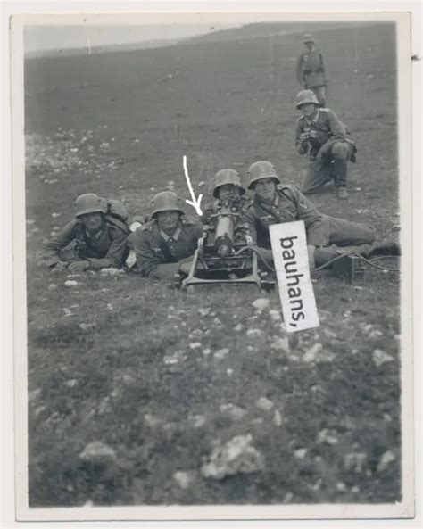 FOTO WEHRMACHT SOLDATEN MG Maschinengewehr Stahlhelm 2 WK 3593a 5