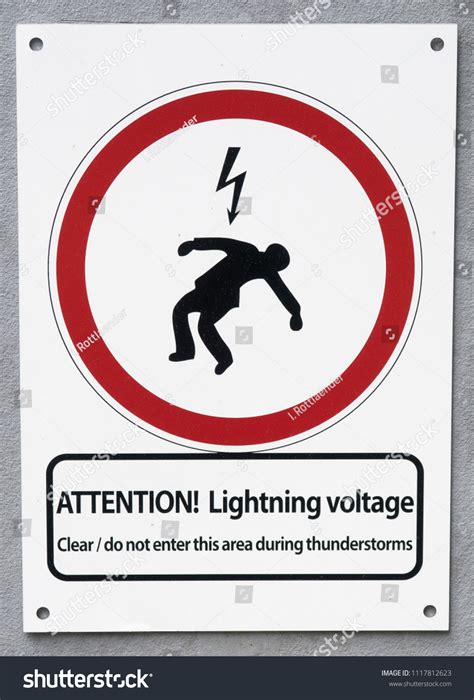 Lightning Warning Sign Base Tree Top Stock Photo 1117812623 | Shutterstock