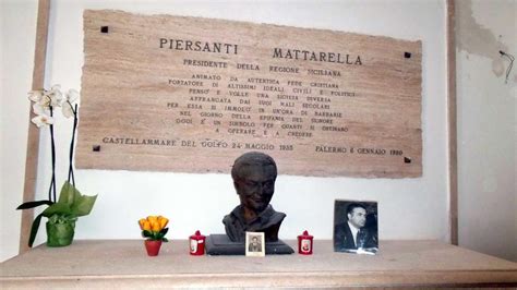 Sergio Mattarella Al Cimitero Per Ricordare Il Fratello Piersanti