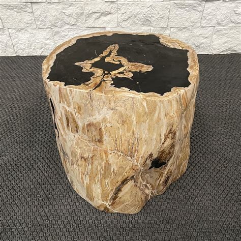 Table d appoint contemporaine LOREN ARRELART en bois fossilisé