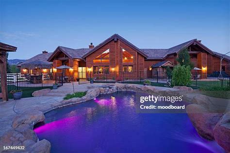 146 Ranch Homes Exterior Facade Stock Photos, High-Res Pictures, and ...