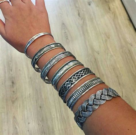 Nos bracelets en métal sont à retrouver sur notre boutique en ligne