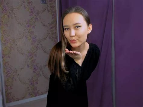 Emmax Kiss Emmaxkiss Cam Free Live Nude Sex Show Chat Camsoda