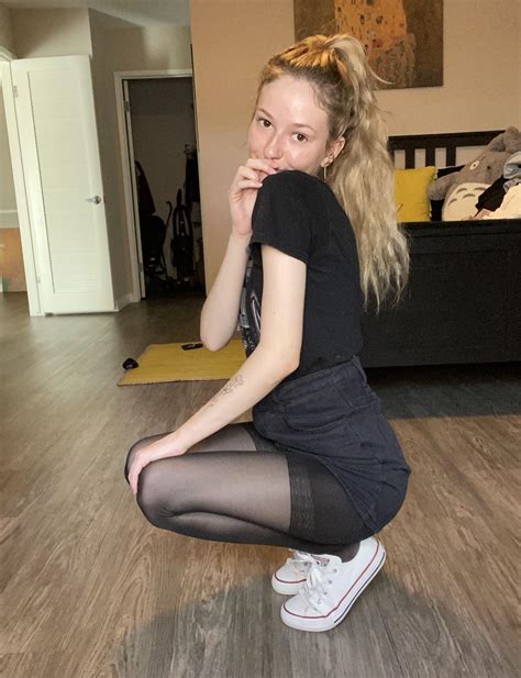 Pantyhose Princess99😘😘😘 Check Her Out On Insta Scrolller