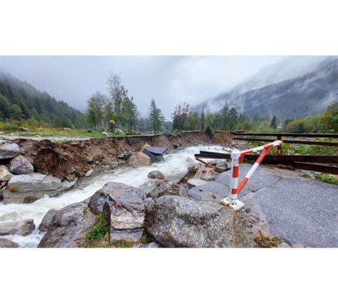 Ossola 24 Macugnaga Spazzato Via Il Ponte Sul Torrente Tambach Foto