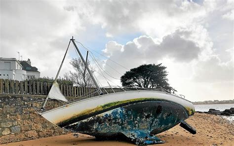 Locmiqu Lic Les Bateaux Touch S De Plein Fouet Par La Temp Te Ciaran