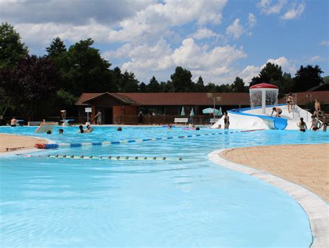 Saint Just En Chevalet Une Piscine Attractive Et Des Loisirs Pour Les