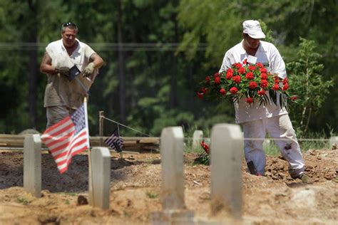 Odd Graves At Texas Prison Cemetery Create Mystery For Historian