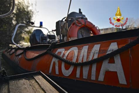 Roma Mamma Annega Nel Tevere Corsa Dei Vigili Per Ritrovare Le