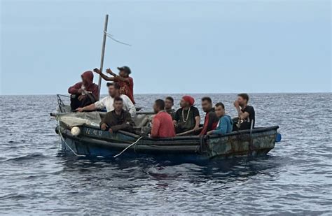 EEUU repatría a 143 migrantes cubanos interceptados en las costas de