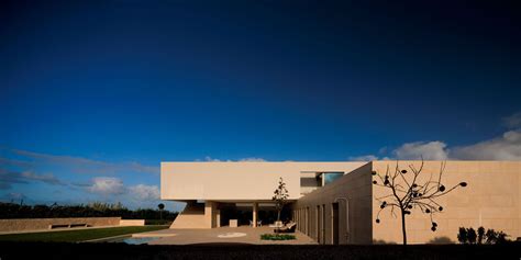 Falesia Del Rey House By I Da Arquitectos Seamlessly Uncovers The