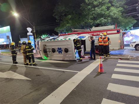 Video Ins Lito Ambulancia Volc Tras Chocar Contra Un M Vil Del